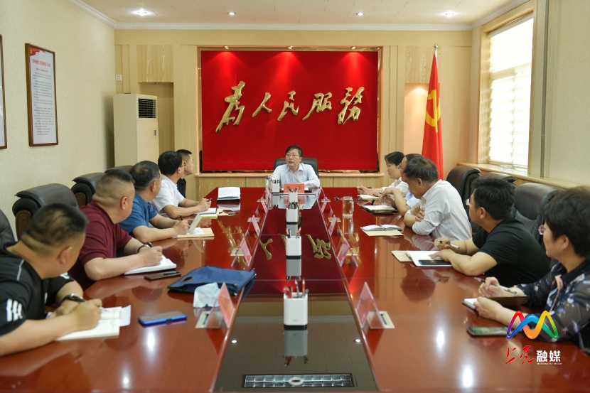 1590052910589041571.jpg 常委会 向峥.jpg