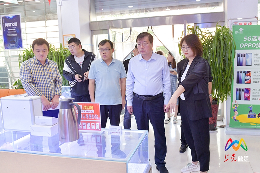 1631270444716075654.jpg 联通营业厅检查创建文明城市标语.jpg