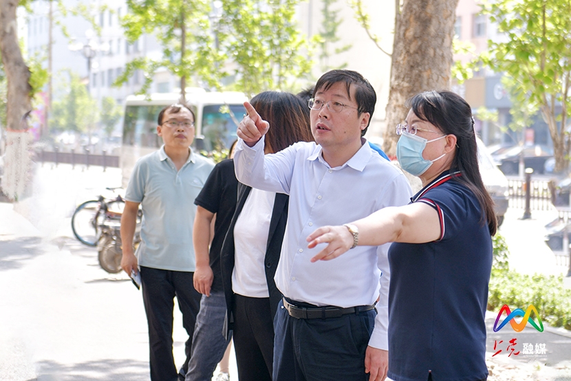 1631271162263010487.jpg 迎宾街检查文明城市创建工作.jpg